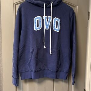 OCTOBER'S VERY OWN OVO
DRAKE LOGO HOODIE SWEATSHIRT
OWL NAVY SKY UNC BLUE
